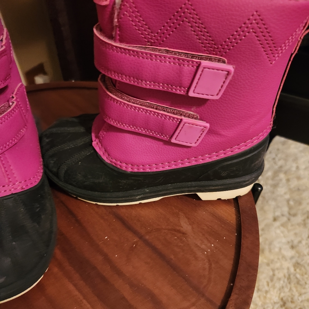 Girl's Cat and Jack Snow boots